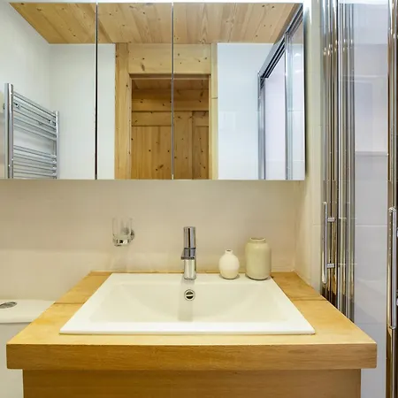 Amethystes Apartment